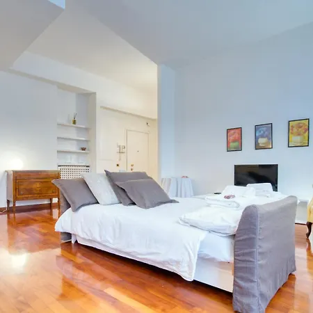 At - Turati/porta Nuova *